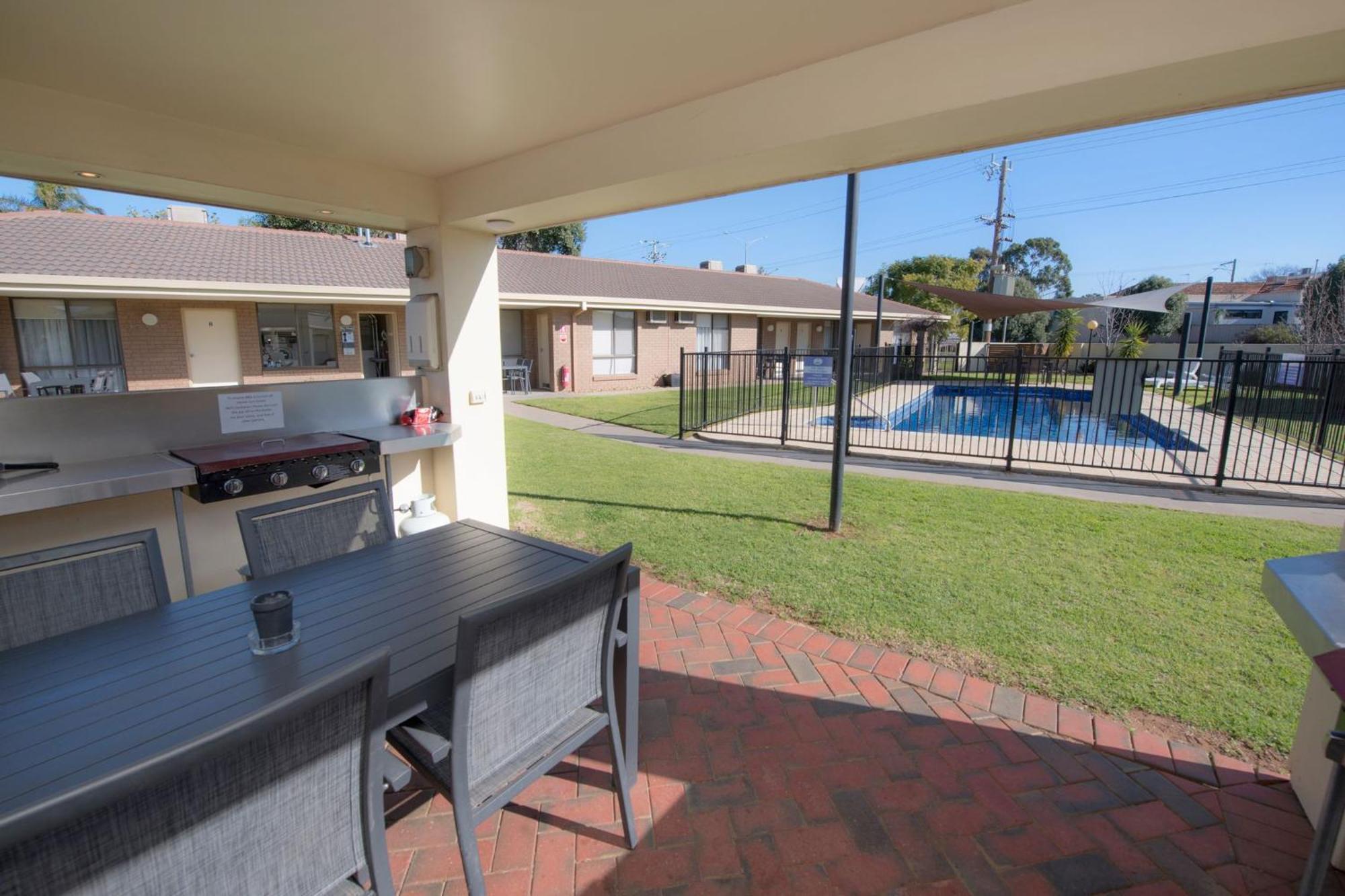 סוון היל Jacaranda Holiday Units מראה חיצוני תמונה