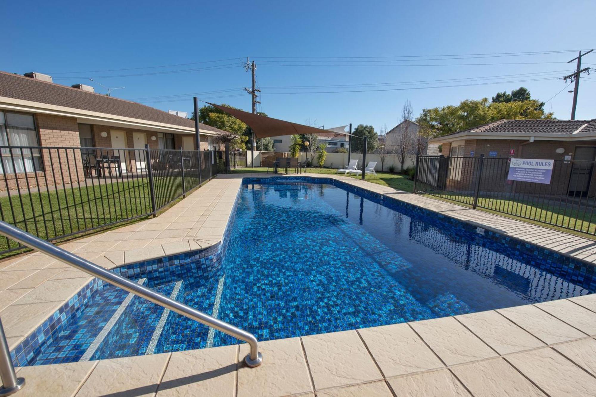 סוון היל Jacaranda Holiday Units מראה חיצוני תמונה