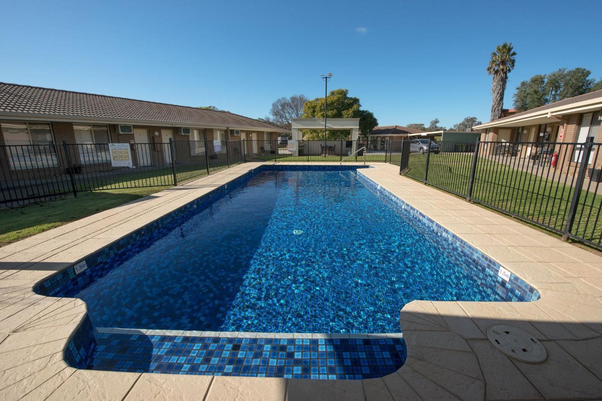 סוון היל Jacaranda Holiday Units מראה חיצוני תמונה