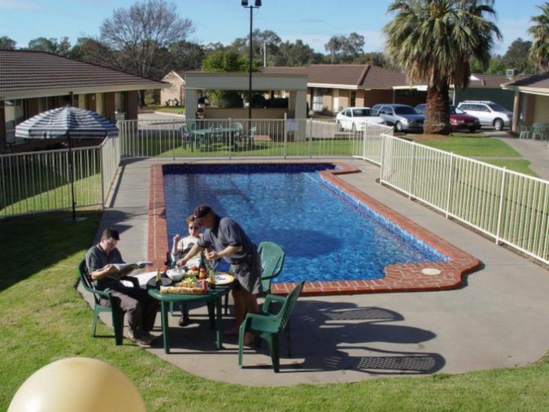 סוון היל Jacaranda Holiday Units מראה חיצוני תמונה