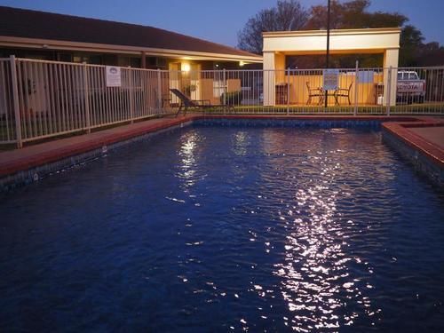 סוון היל Jacaranda Holiday Units מראה חיצוני תמונה